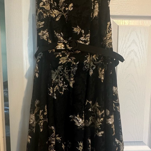 Gabby Skye Black and Gold Lace Dress - Picture 2 of 7